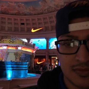 Meet your Posher, Javier